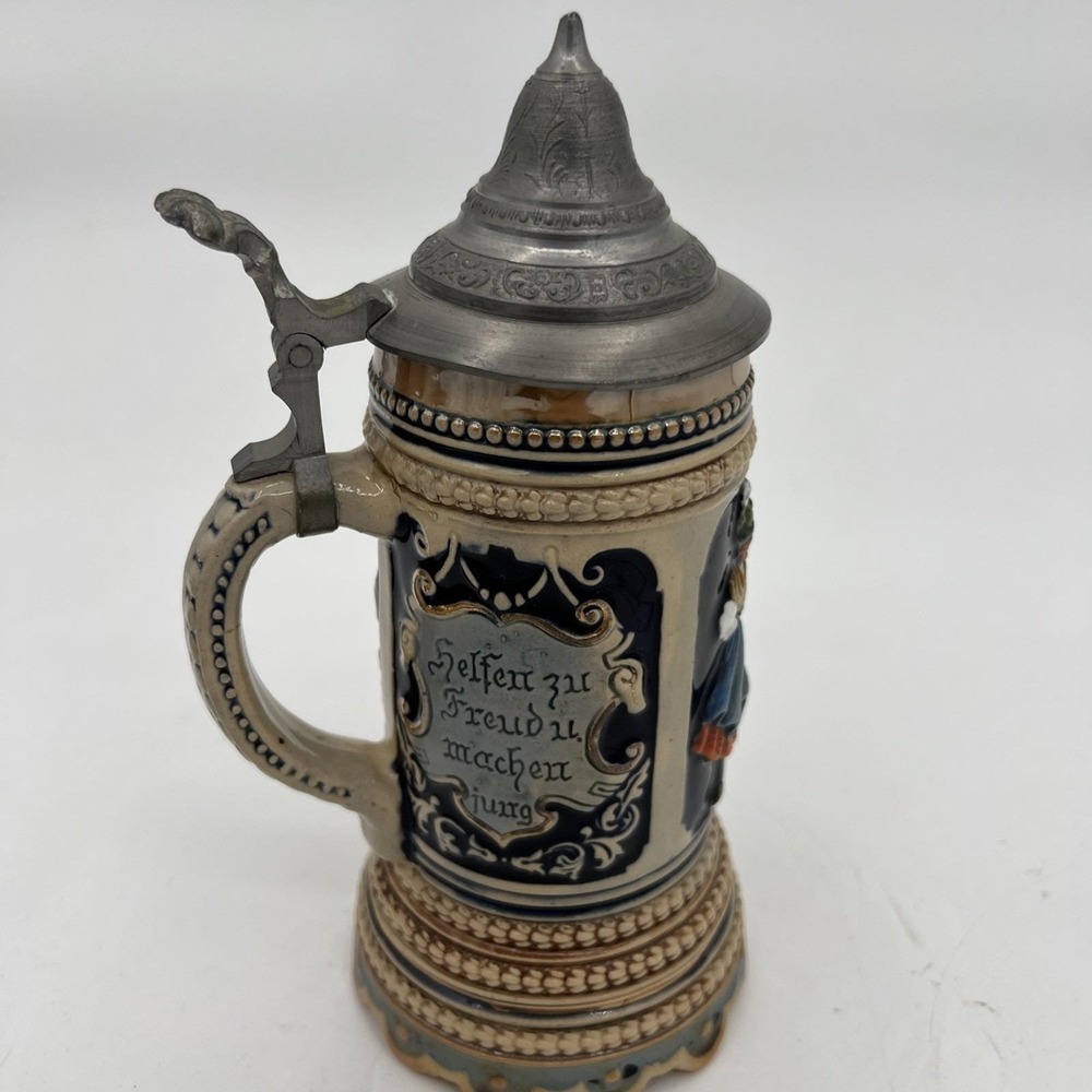 Vintage German Beer Stein with SWISS THORENS MUSICAL MOVEMENT MARIANDL 1/4 Litre